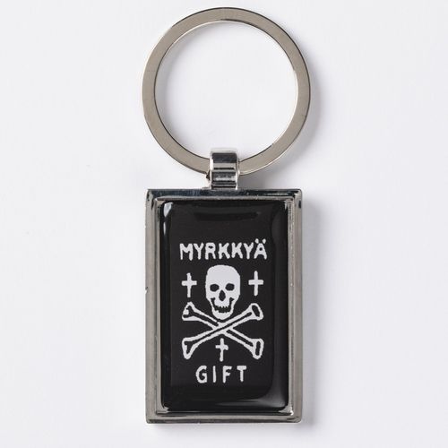 neliönmallinen avaimenperä, jossa teksti "myrkkyä" sekä pääkallo ja sääriluut.